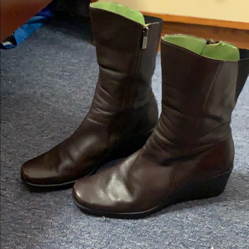 Boots - Picture 7 of 8